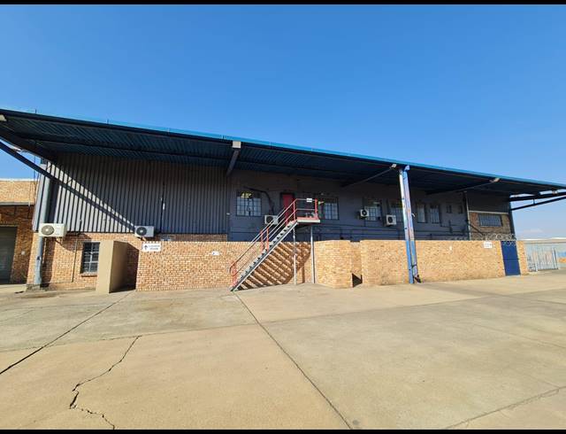 5,500M² WAREHOUSE TO LET IN WADEVILLE